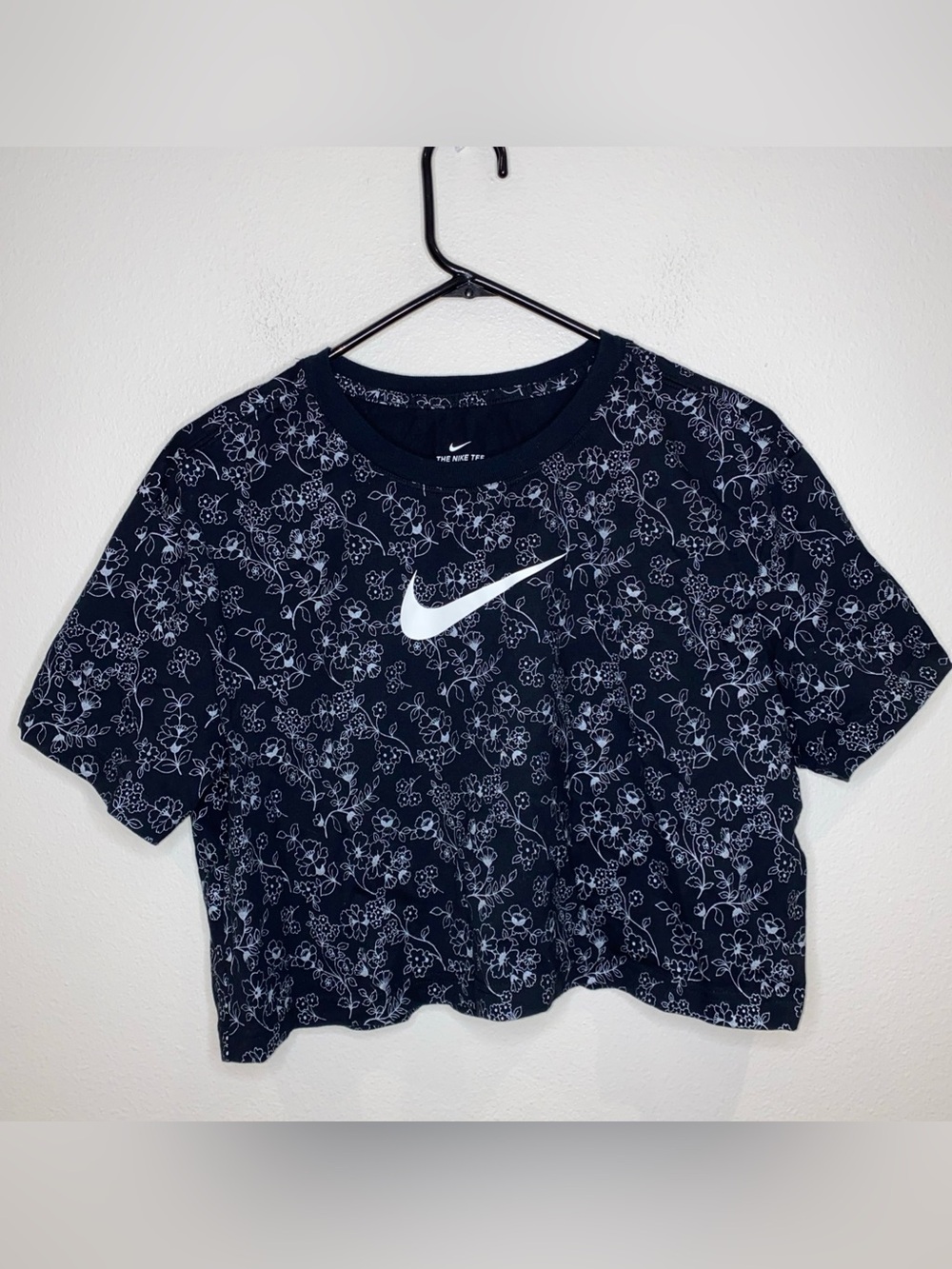 Nike Polera Sportwear Floral Black Cropped Tee Woman’s M Silver Sparkle